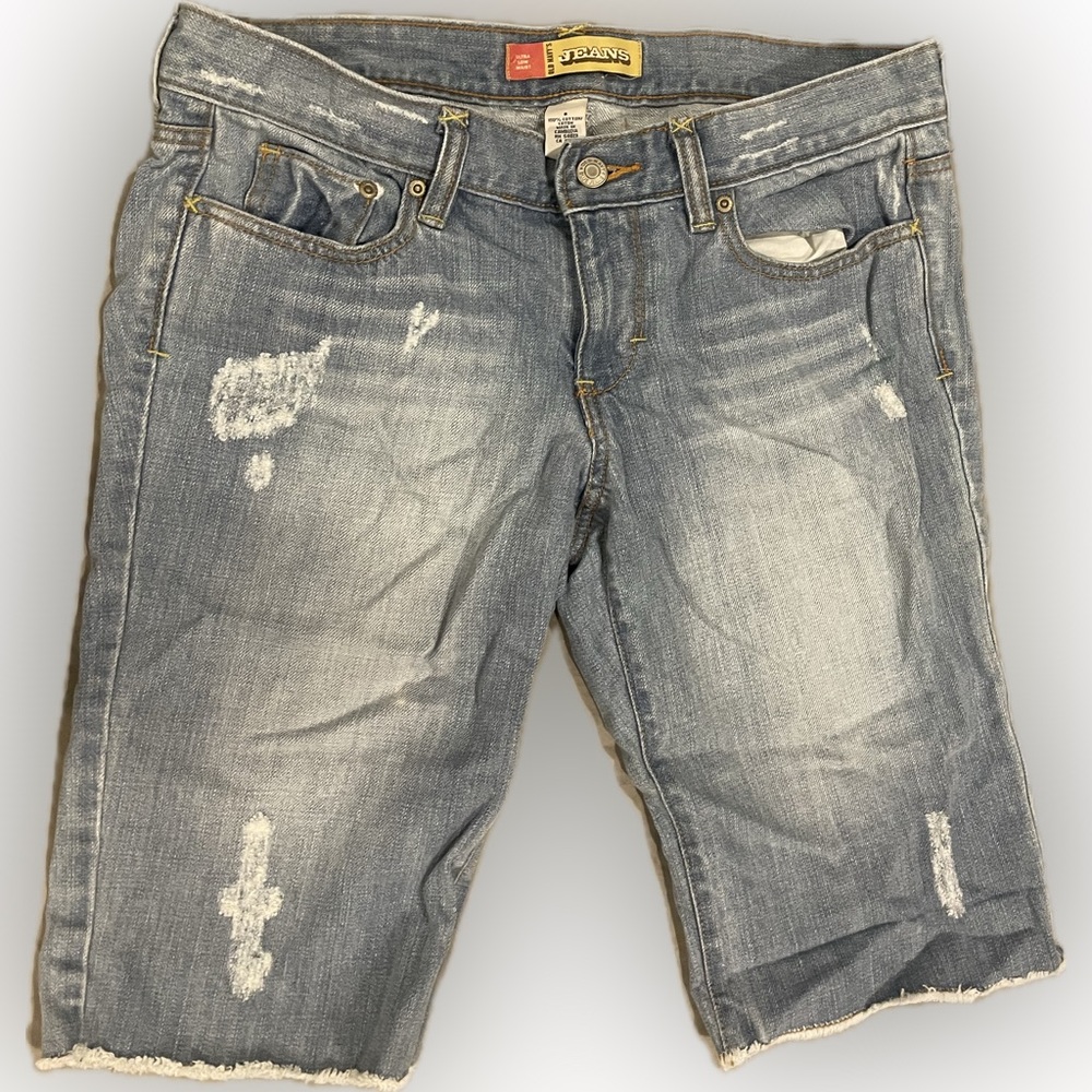 Old Navy Vintage Y2K Women’s Light Wash Distressed low rise  Jean Shorts Size 8